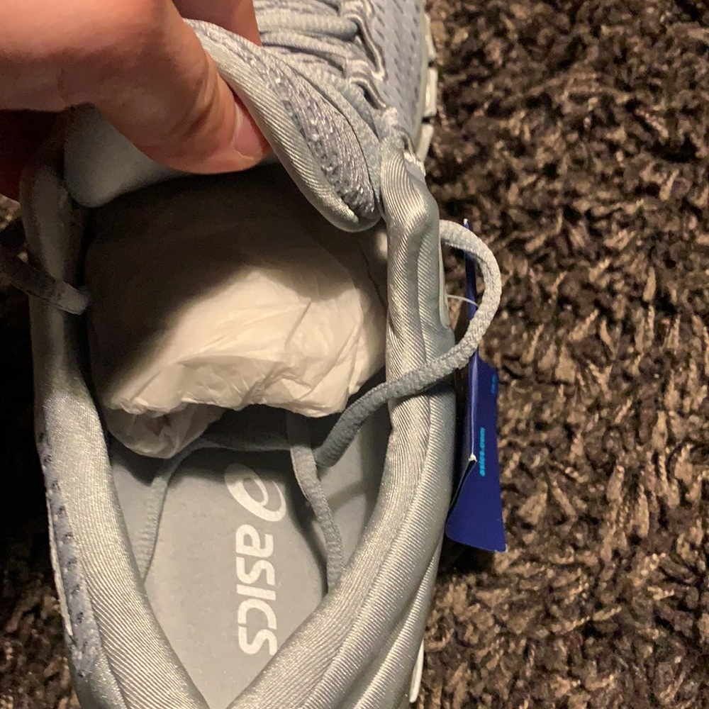 ASICS - Picture 2 of 4